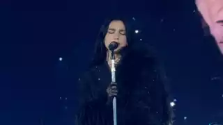 Dua Lipa sorprende a los mexicanos al cantar “Bésame Mucho” en su concierto de la CDMX