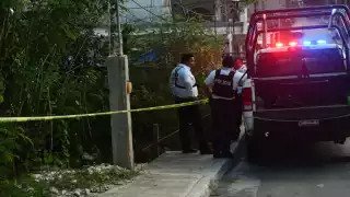 Agentes policiacos custodian el sitio en Campeche