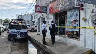 Robo nocturno provoca movilización policiaca en un comercio de la colonia Héctor Pérez Martínez.