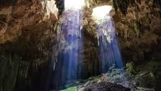 El nombre de las grutas proviene del maya yucateco y significa literalmente “flor de piedra”