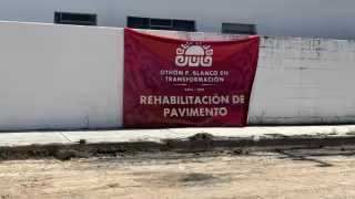 Trabajadores del ayuntamiento rompen calle y suspenden labores
