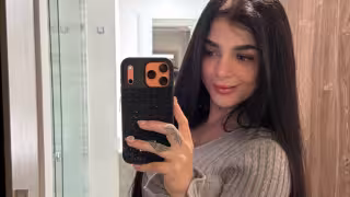 Karely Ruiz abre vacante laboral para poder trabajar con ella.