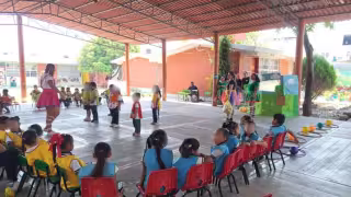 Las lluvias sólo causaron inundaciones sin importancia en los colegios.