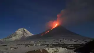 El volcán Klyuchevskoy es considerado el volcán activo más alto de Europa y Asia