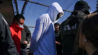 La mandataria mexicana rechazó el uso de redadas masivas y la retórica que califica a los migrantes como delincuentes