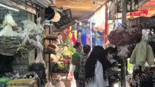 Sube la uva, pero esperan repunte: locatarios del Pavón Góngora apuestan al Año Nuevo