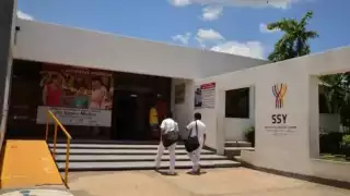 Los síntomas de la enfermedad son sarpullido, que se presenta en forma de ronchas, fiebre, dolores de cabeza y estómago