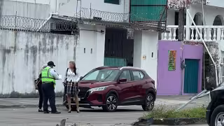 Accidente vial genera daño a la infraestructura pública