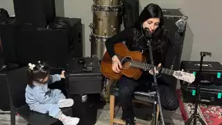 Cazzu reacciona al regalo de cumpleaños que Nodal le dio a su hija