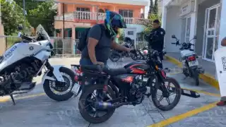 Un motociclista derrapó varios metros en la avenida Colosio con Lázaro Cárdenas, en San Francisco de Campeche.