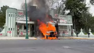 La protesta, al igual que otras manifestaciones recientes, busca presionar al gobierno federal para que entregue información clave sobre el paradero de los estudiantes