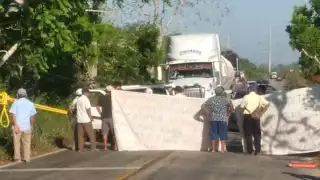 Ejidatarios bloquean otra vez la carretera Muna-Felipe Carrillo Puerto