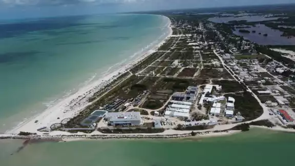 Desarrollos inmobiliarios desmedidos y aguas negras afectan al ecosistema.