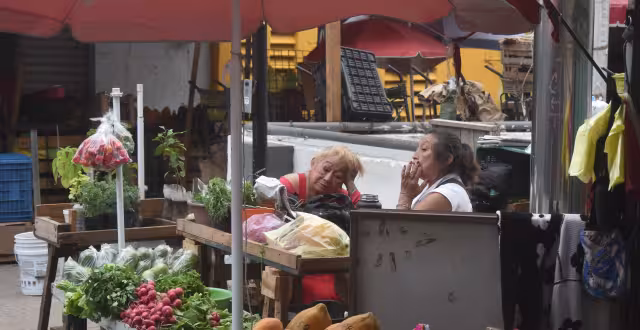 Indicador de Confianza del Consumidor lleva 15 meses seguidos a la baja; ya se siente en los mercados y plazas