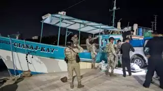 Aseguran 300 kilos de langosta por su captura ilegal en Progreso; hay cinco detenidos