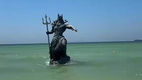 La estatua de Poseidón fue colocada en Progreso La estatua de Poseidón fue colocada en Progreso