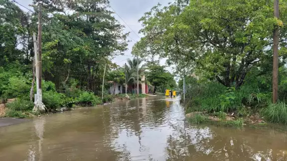 La laguna de La Sabana se desbordó, aumentando el nivel del agua en las calles