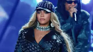 Trump señala a Beyoncé y Oprah de recibir millones durante campaña de Kamala Harris 