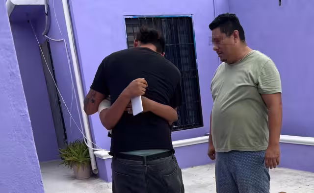 El menor fue encontrado negociando con sus presuntos captores en Cancún; las autoridades lo pusieron a salvo.