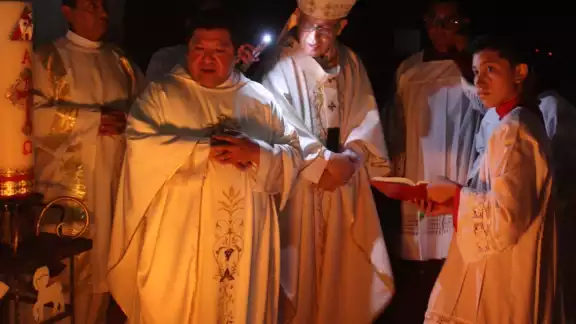 Así se vivió la Vigilia Pascual en Mérida Así se vivió la Vigilia Pascual en Mérida