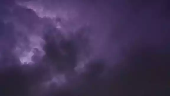Autoridades recomiendan precaución ante las intensas lluvias y vientos fuertes en Quintana Roo.