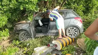 Accidente en carretera federal 307:  Joven se estrella con un poste tras quedarse dormido al volante