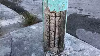 Reportan postes de la CFE en malas condiciones en el centro de la ciudad de Chetumal