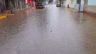Regresa la lluvia a José María Morelos luego de varias semanas; provocó inundaciones y algunas afectaciones en el Centro