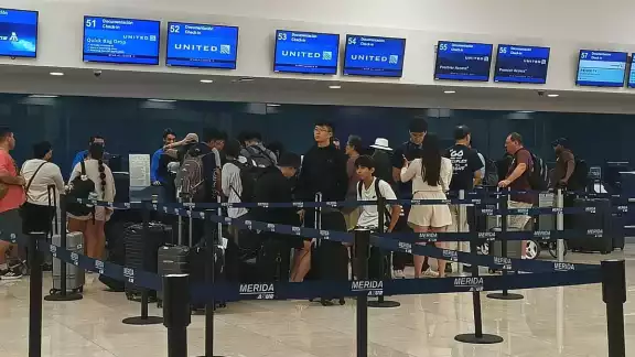 Vuelo de Viva Aerobús llega con casi 6 horas de retraso a Mérida Vuelo de Viva Aerobús llega con casi 6 horas de retraso a Mérida