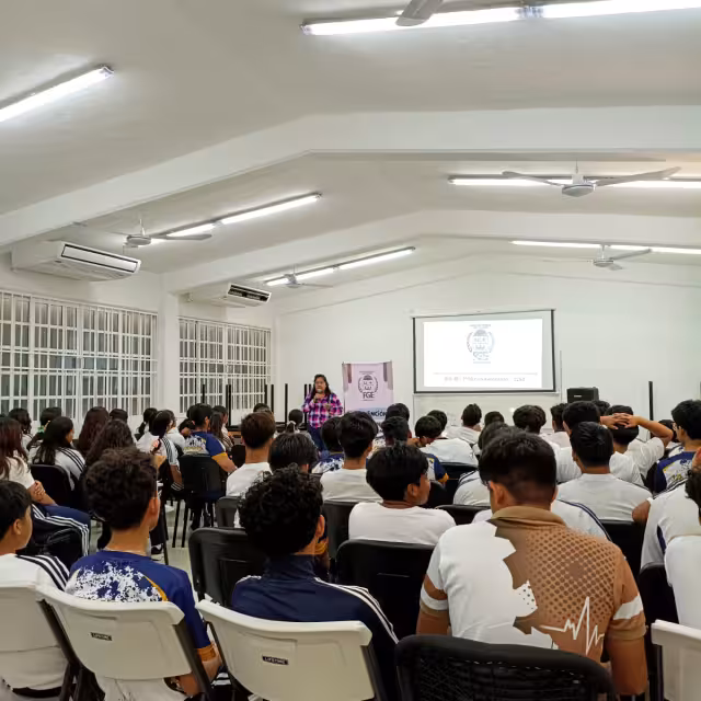 el proyecto educativo busca también acercar las escuelas a los hogares de los estudiantes, especialmente en comunidades rurales