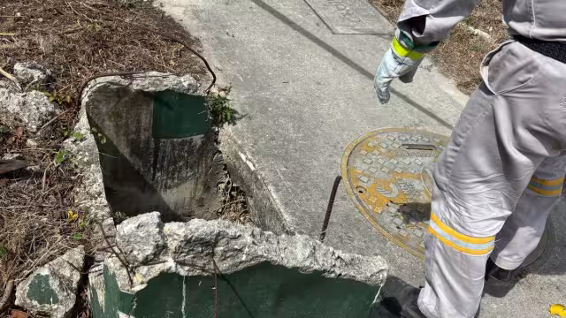 Los cables que se encontraban tirados en vía pública fueron por fin recogidos.