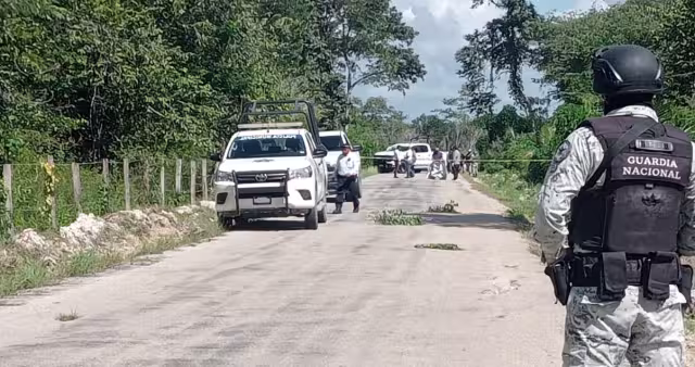 El hallazgo fue realizado por personas que pasaban por el lugar en la mañana, quienes notificaron a las autoridades