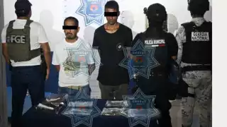 Detienen a dos hombres por delitos contra la salud en Cancún; aseguran 98 dosis de mariguana y cristal