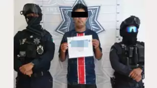 Detienen a joven por manejar un auto con reporte de robo en la SM 332 de Cancún