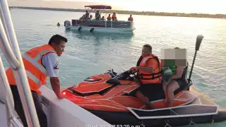 Embarcación se hunde en la Laguna de Bacalar; rescatan a 11 personas