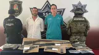 Detienen a dos hombres por posesión de armas de fuego en Cancún