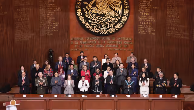 Joaquín Díaz Mena asistió a la ceremonia en el Teatro de la República en Querétaro