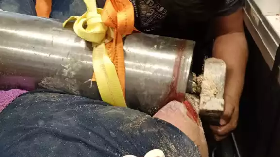 Trabajador del Tren Maya accidenta su brazo dentro de una trituradora de piedras.