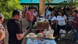 Artesanos  participan en el tianguis agroecológico en José María Morelos