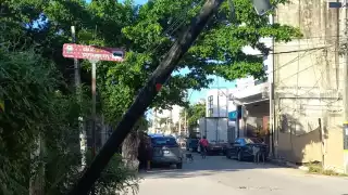 Accidente en colonia Centro de Tulum deja sin teléfono e internet a habitantes