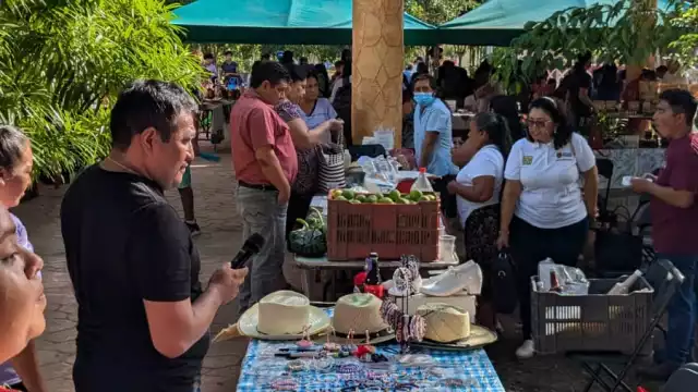 Artesanos asisten al tianguis agroecológico en José María Morelos