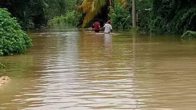 Ciudadanos de San Pablo Pixtún se Movilizan ante Creciente de Agua por Ciclón Tropical 1