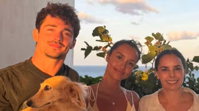 Leclerc en Cancún junto a su novia