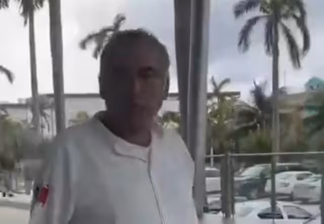 El taxista alegó que el conductor de Uber era un "ilegal".