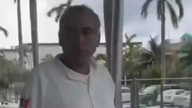 El taxista alegó que el conductor de Uber era un "ilegal".