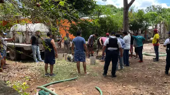 Otros más fueron rescatados con vida luego que se quedaron atrapados