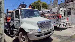 Vecinos de la colonia Pensiones en Campeche bloquean calles por falta de luz 