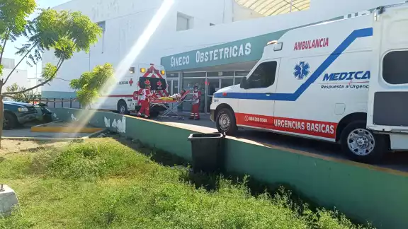 El hombre, identificado como Yosmar, fue trasladado por una ambulancia particular al hospital general, localizado en la colonia Ejido El hombre, identificado como Yosmar, fue trasladado por una ambulancia particular al hospital general, localizado en la colonia Ejido