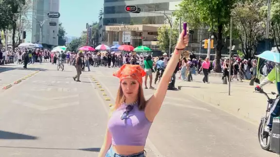 La actriz mostró su marcha por Reforma. La actriz mostró su marcha por Reforma.