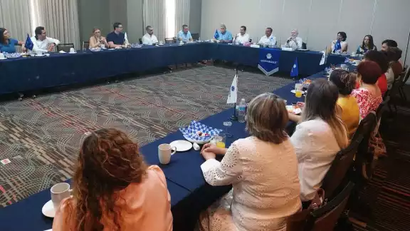 El presidente de Estados Unidos, Donald Trump, impuso medidas arancelarias que afectan a México, generando incertidumbre en las cadenas de suministro. El presidente de Estados Unidos, Donald Trump, impuso medidas arancelarias que afectan a México, generando incertidumbre en las cadenas de suministro.